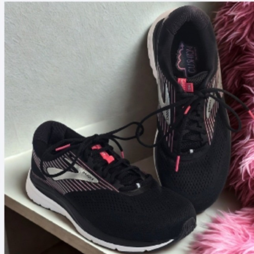 Brooks NEW Addiction 14 Womens Size 11 Running Shoes Black Pink Support Sneaker